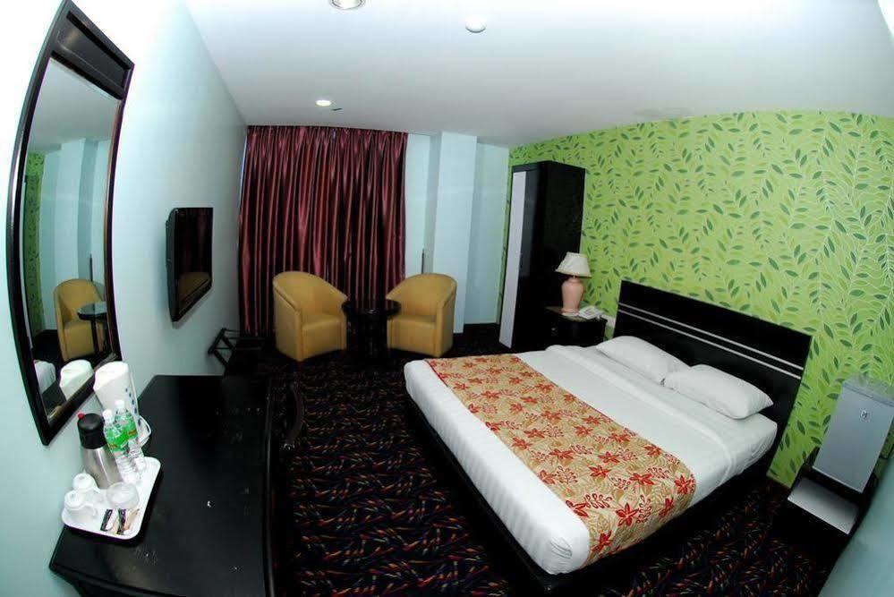 Bluebell Hotel Skudai Extérieur photo