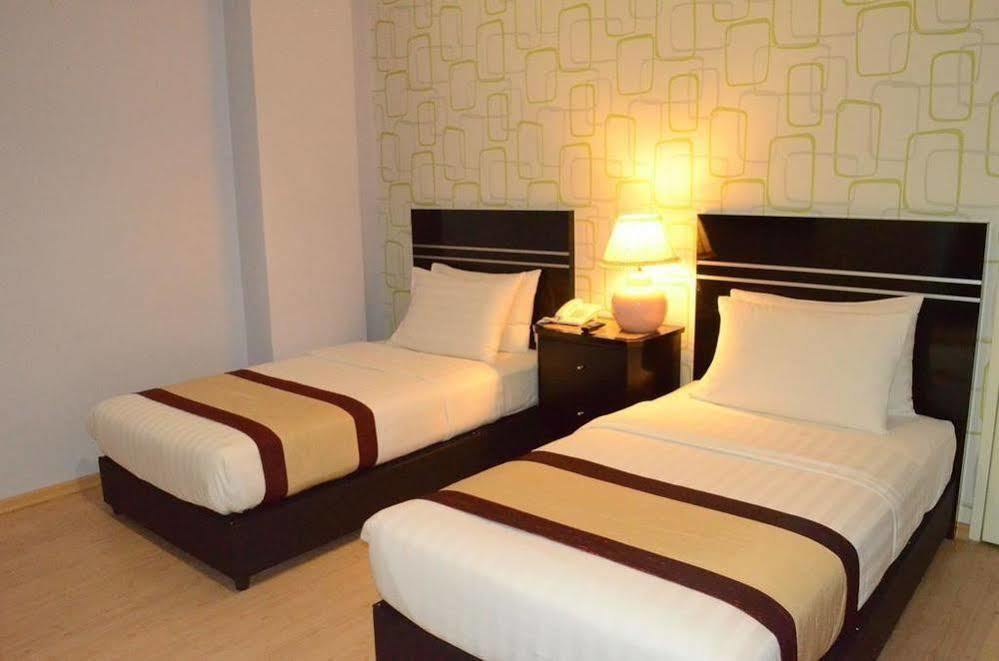 Bluebell Hotel Skudai Extérieur photo