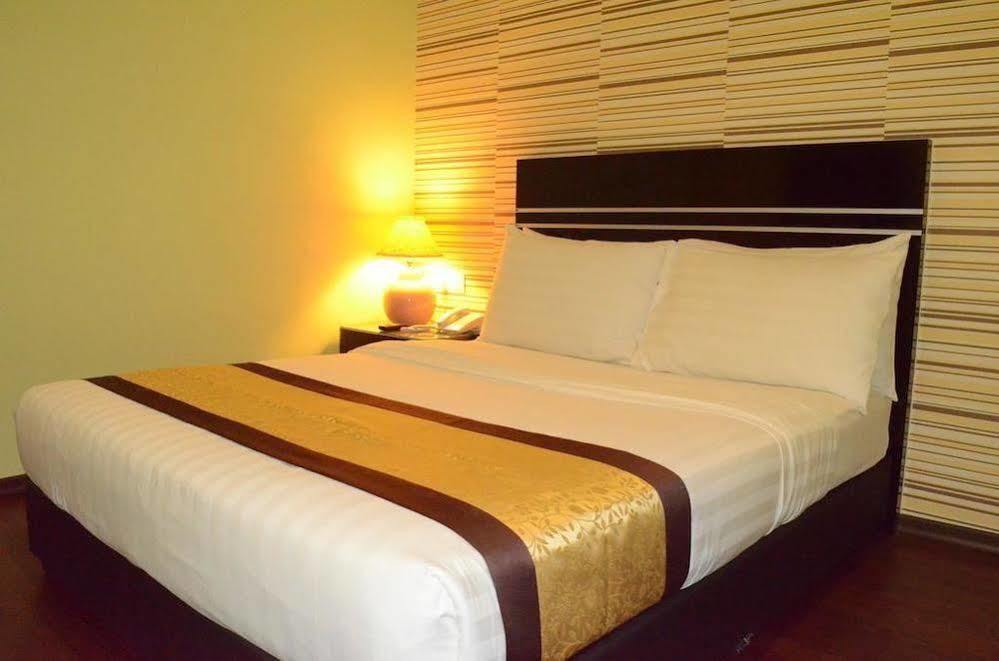Bluebell Hotel Skudai Extérieur photo
