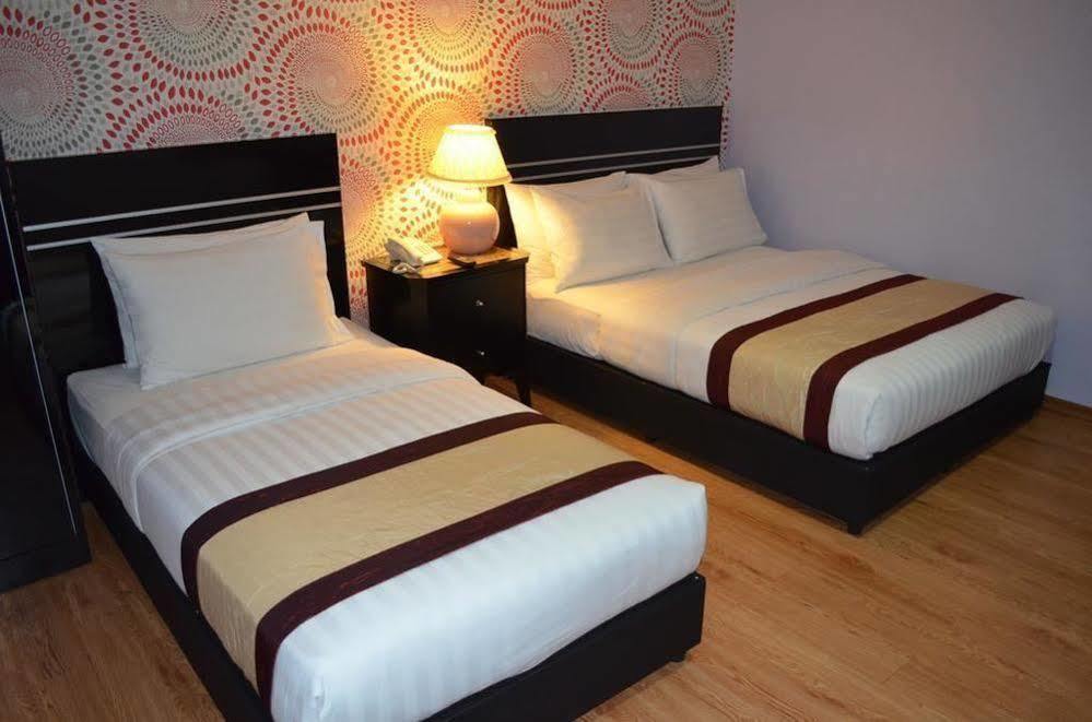 Bluebell Hotel Skudai Extérieur photo