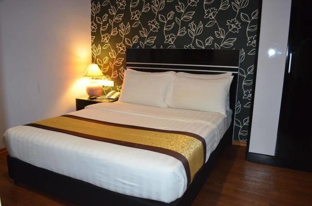 Bluebell Hotel Skudai Extérieur photo