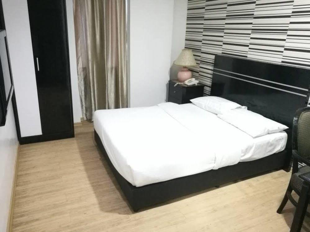 Bluebell Hotel Skudai Extérieur photo