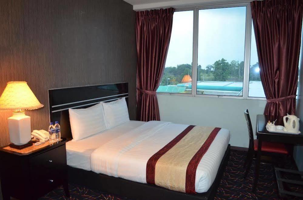 Bluebell Hotel Skudai Extérieur photo
